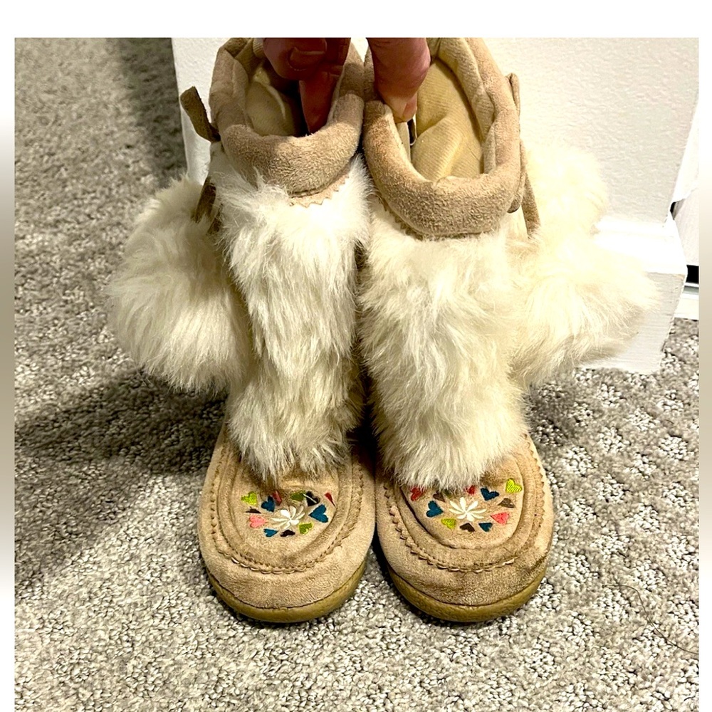 Vintage Old Navy Girls Size 11 (4-5yrs) Mocassin Boots -Suede-Embroidered